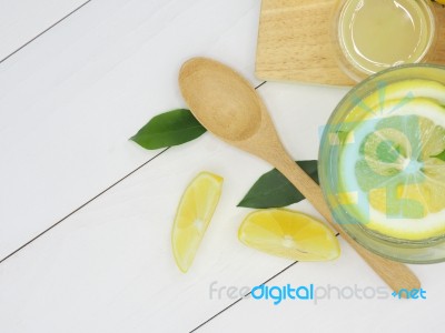 Fresh Lemon In Water, Lemonade And Lemon Slice On White Wood Bac… Stock Photo