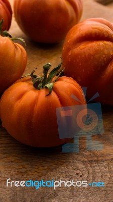 Freshly Picked Tomatoes, Place On Wooden Chopping Board And Table Stock Photo