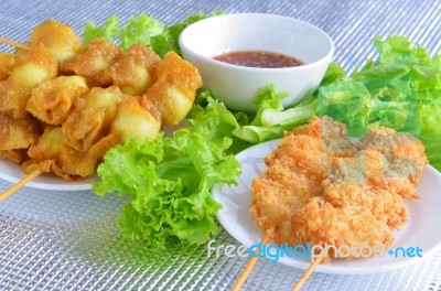 Fried Quail Egg Wrapped In Wanton Sheet And Fried Chicken Stock Photo