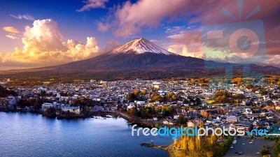 Fuji Mountain And Kawaguchiko Lake At Sunset, Autumn Seasons Fuji Mountain At Yamanachi In Japan Stock Photo