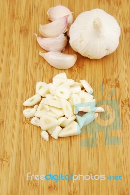 Garlic Preparation Ways On A Cutting Board Stock Photo