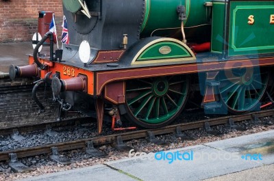 Golden Arrow At Sheffield Park Station Stock Photo