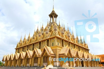 Golden Pagoda At Wat Tha Sung Temple In Uthai Thani, Thailand Stock Photo