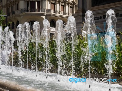 Granada, Andalucia/spain - May 7 : Fountain Surrounding The Monu… Stock Photo