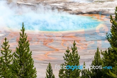 Grand Prismatic Spring, Yellowstone/usa - September 28 : People Stock Photo