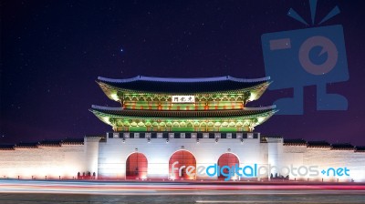 Gyeongbokgung Palace At Night In Seoul, South Korea Stock Photo