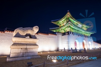 Gyeongbokgung Palace At Night In Seoul, South Korea Stock Photo