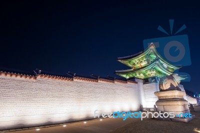 Gyeongbokgung Palace At Night In Seoul, South Korea Stock Photo