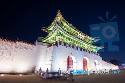 Gyeongbokgung Palace At Night In Seoul, South Korea Stock Photo