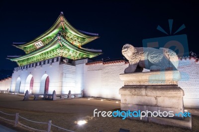 Gyeongbokgung Palace At Night In Seoul, South Korea Stock Photo