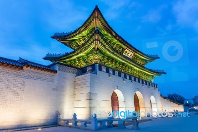 Gyeongbokgung Palace At Night In Seoul, South Korea Stock Photo