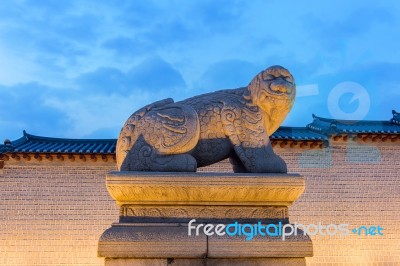 Gyeongbokgung Palace At Night In Seoul, South Korea Stock Photo