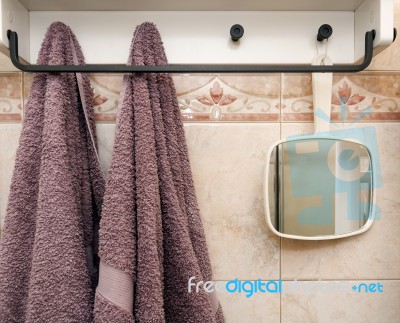 Hanging Objects In The Bathroom: Two Towels And A White Mirror Stock Photo