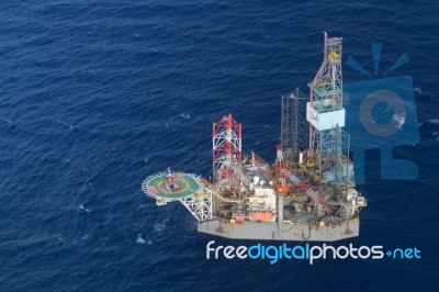 Helicopter Pick Up Passenger On The Offshore Oil Rig Stock Photo