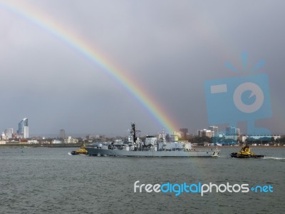 Hms Albion Being Towed Into Portsmouth Harbour Stock Photo