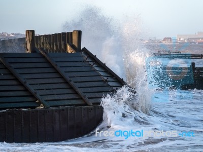 Hopton-on-sea Norfolk Uk March 2014 - Sea Defences Taking A Batt… Stock Photo