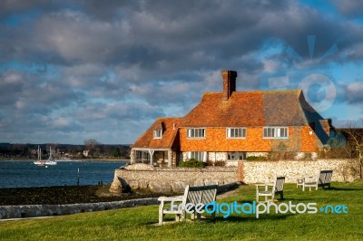 House On The Coastline At Bosham Near Chichester Stock Photo