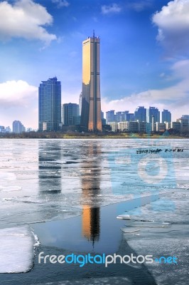 Ice Of Han River And Cityscape In Winter,sunset In Seoul, South Korea Stock Photo