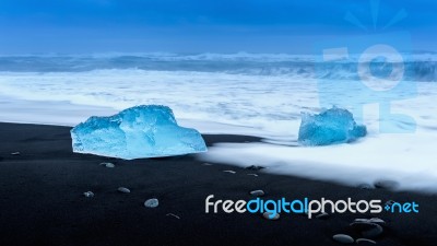 Ice On The Black Beach Near Jokulsarlon Glacier Lagoon, Daimond Beach, Iceland Stock Photo