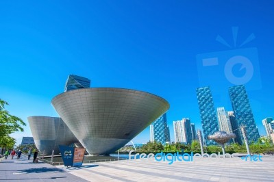 Incheon, South Korea - May 20 : Songdo Central Park Is The Green Space Plan,inspired By Nyc. Photo Taken May 20,2015 In Incheon, South Korea Stock Photo