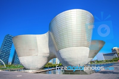 Incheon, South Korea - May 20 : Songdo Central Park Is The Green Space Plan,inspired By Nyc. Photo Taken May 20,2015 In Incheon, South Korea Stock Photo