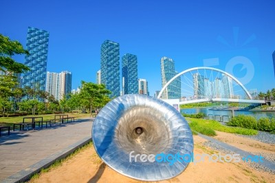 Incheon, South Korea - May 20 : Songdo Central Park Is The Green Space Plan,inspired By Nyc. Photo Taken May 20,2015 In Incheon, South Korea Stock Photo