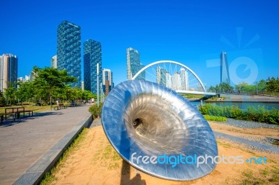 Incheon, South Korea - May 20 : Songdo Central Park Is The Green Space Plan,inspired By Nyc. Photo Taken May 20,2015 In Incheon, South Korea Stock Photo