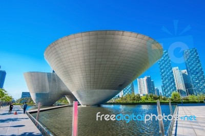 Incheon, South Korea - May 20 : Songdo Central Park Is The Green Space Plan,inspired By Nyc. Photo Taken May 20,2015 In Incheon, South Korea Stock Photo