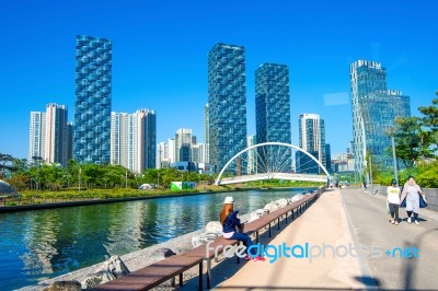 Incheon, South Korea - May 20 : Songdo Central Park Is The Green Space Plan,inspired By Nyc. Photo Taken May 20,2015 In Incheon, South Korea Stock Photo