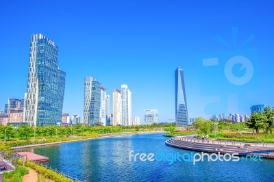 Incheon, South Korea - May 20 : Songdo Central Park Is The Green Space Plan,inspired By Nyc. Photo Taken May 20,2015 In Incheon, South Korea Stock Photo