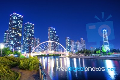 Incheon, South Korea - May 20 : Songdo Central Park Is The Green Space Plan,inspired By Nyc. Photo Taken May 20,2015 In Incheon, South Korea Stock Photo