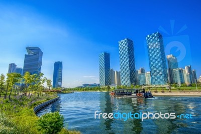 Incheon, South Korea - May 20 : Songdo Central Park Is The Green Space Plan,inspired By Nyc. Photo Taken May 20,2015 In Incheon, South Korea Stock Photo