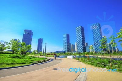 Incheon, South Korea - May 20 : Songdo Central Park Is The Green Space Plan,inspired By Nyc. Photo Taken May 20,2015 In Incheon, South Korea Stock Photo