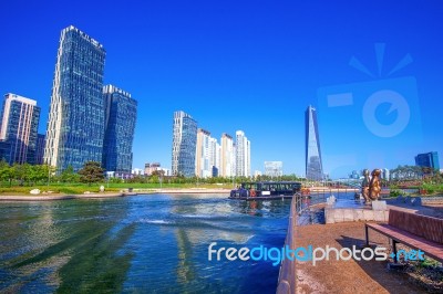 Incheon, South Korea - May 20 : Songdo Central Park Is The Green Space Plan,inspired By Nyc. Photo Taken May 20,2015 In Incheon, South Korea Stock Photo