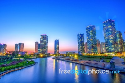 Incheon, South Korea - May 20 : Songdo Central Park Is The Green Space Plan,inspired By Nyc. Photo Taken May 20,2015 In Incheon, South Korea Stock Photo