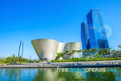 Incheon, South Korea - May 20 : Songdo Central Park Is The Green Space Plan,inspired By Nyc. Photo Taken May 20,2015 In Incheon, South Korea Stock Photo