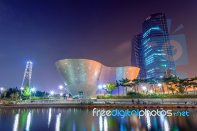 Incheon, South Korea - September 19 : Songdo Central Park Is The Green Space Plan,inspired By Nyc. Photo Taken September 19,2015 In Incheon, South Korea Stock Photo