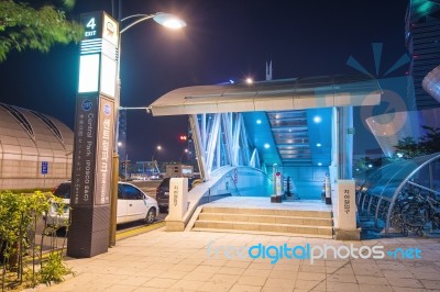 Incheon, South Korea - September 19 : Songdo Central Park Is The Green Space Plan,inspired By Nyc. Photo Taken September 19,2015 In Incheon, South Korea Stock Photo