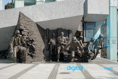 Insurgents Memorial To Polish Fighters Of Warsaw Uprising In War… Stock Photo