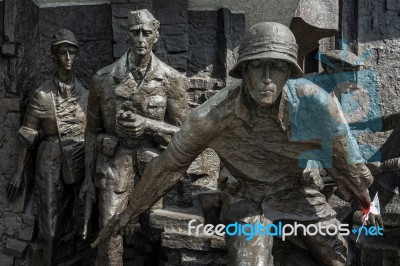 Insurgents Memorial To Polish Fighters Of Warsaw Uprising In War… Stock Photo