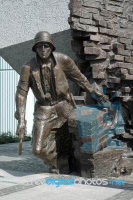 Insurgents Memorial To Polish Fighters Of Warsaw Uprising In War… Stock Photo