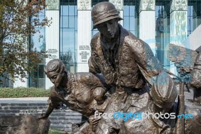 Insurgents Memorial To Polish Fighters Of Warsaw Uprising In War… Stock Photo