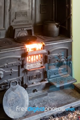 Interior Of Llwyn-yr-eos Farmstead At St Fagans National History… Stock Photo