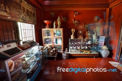 Into The Nantaram Temple Museum In Phayao, Thailand Stock Photo