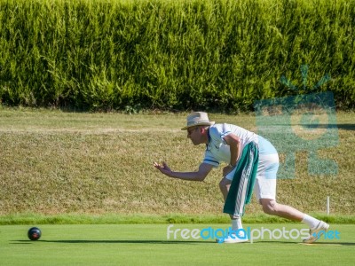 Isle Of Thorns, Sussex/uk - September 11 : Lawn Bowls Match At I… Stock Photo