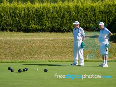 Isle Of Thorns, Sussex/uk - September 11 : Lawn Bowls Match At I… Stock Photo