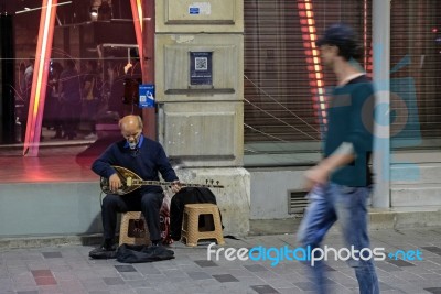 Istanbul, Turkey - May 24 : Busking At Night In Istanbul Turkey On May 24, 2018. Unidentified People Stock Photo