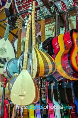 Istanbul, Turkey - May 25 : Guitars And Other Musical Instruments For Sale In The Grand Bazaar In Istanbul Turkey On May 25, 2018 Stock Photo