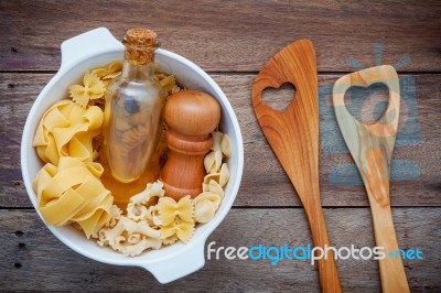 Italian Foods Concept And Menu Design. Various Kind Of Pasta Far… Stock Photo