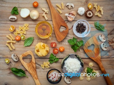 Italian Foods Concept And Menu Design.various Kind Of Pasta With… Stock Photo